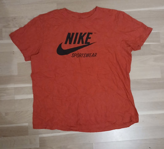 t-shirt classique Nike Sportswear "Essential" Heritage.