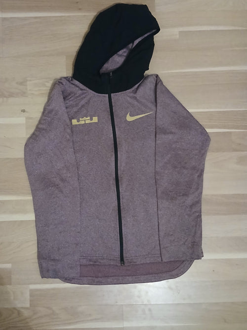 Nike LeBron James "Crown" Performance.