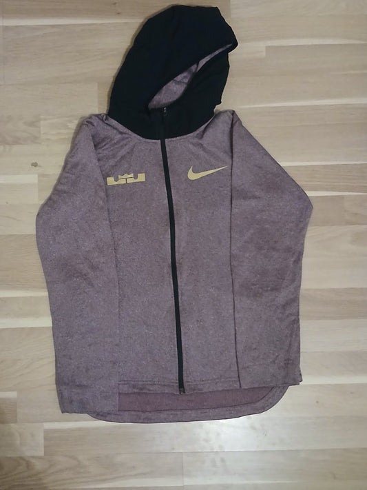 Nike LeBron James "Crown" Performance.