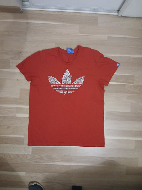 T-shirt Adidas Originals Trefoil – Rouge Éclatant – Logo Graphique Géométrique